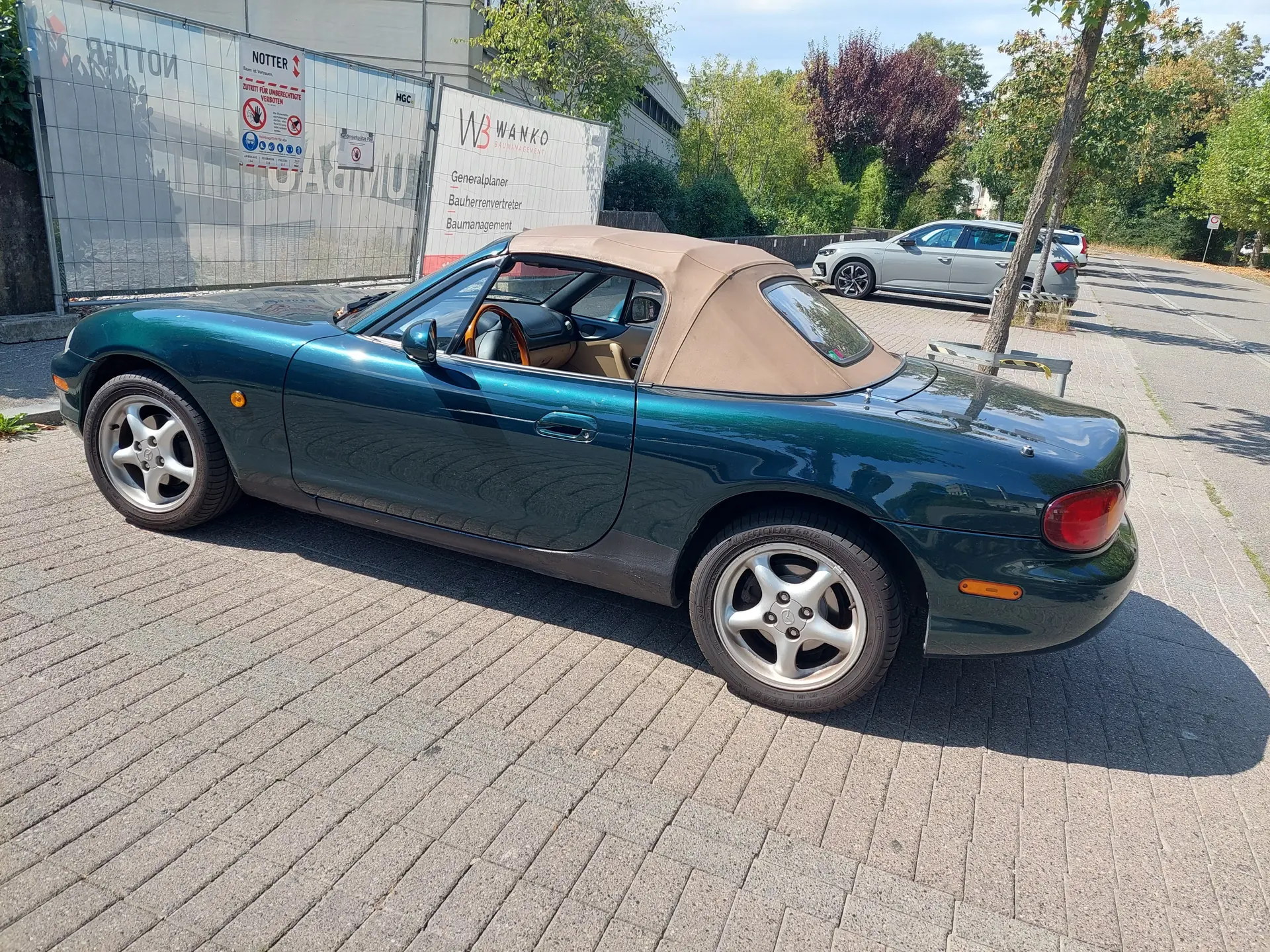 Mazda MX-5 1.6 Classic Youngster — Cabriolet légendaire, 160 000 km, vert métallisé