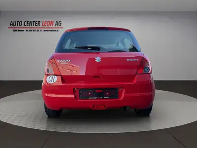 Suzuki Swift 1.3i 16V GL — Citadine dynamique sans accident, révisions à jour — tableau de bord