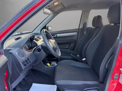 Suzuki Swift 1.3i 16V GL — Citadine dynamique sans accident, révisions à jour — Miniature 9