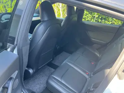 Tesla Model Y Performance — SUV électrique 534 ch, faible kilométrage — Thumbnail 11
