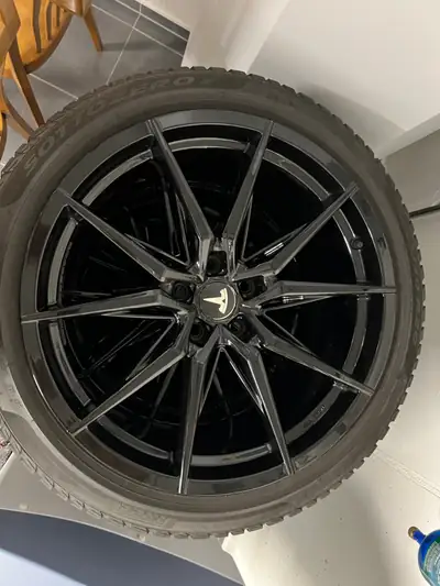 Tesla Model Y Performance — SUV électrique 534 ch, faible kilométrage — Thumbnail 16