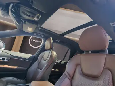 Volvo XC90 T8 eAWD — SUV 7 places hybride rechargeable, 113 000 km — Miniature 11