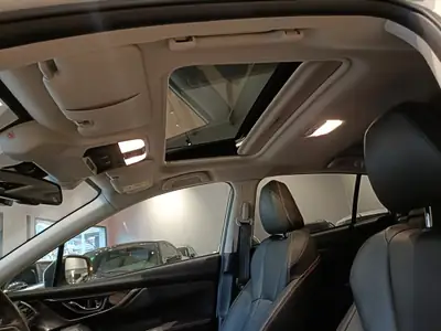 Subaru XV 2.0 Luxury AWD — SUV compact fiable, premier propriétaire, entretien récent — Miniature 18
