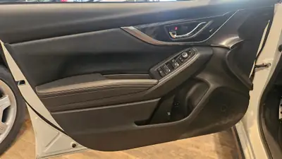 Subaru XV 2.0 Luxury AWD — SUV compact fiable, premier propriétaire, entretien récent — Miniature 25