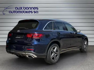 Mercedes-Benz GLC 300 AMG Line 4Matic — SUV hybride rechargeable, entretien complet — intérieur