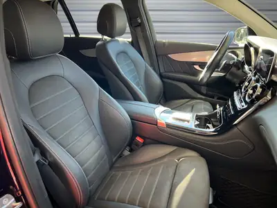 Mercedes-Benz GLC 300 AMG Line 4Matic — SUV hybride rechargeable, entretien complet — Miniature 9
