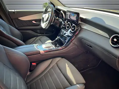 Mercedes-Benz GLC 300 AMG Line 4Matic — SUV hybride rechargeable, entretien complet — Miniature 11