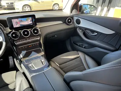 Mercedes-Benz GLC 300 AMG Line 4Matic — SUV hybride rechargeable, entretien complet — Miniature 12