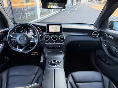 Mercedes-Benz GLC 250 d AMG Line — SUV premium diesel 4WD, 98 500 km — rear view