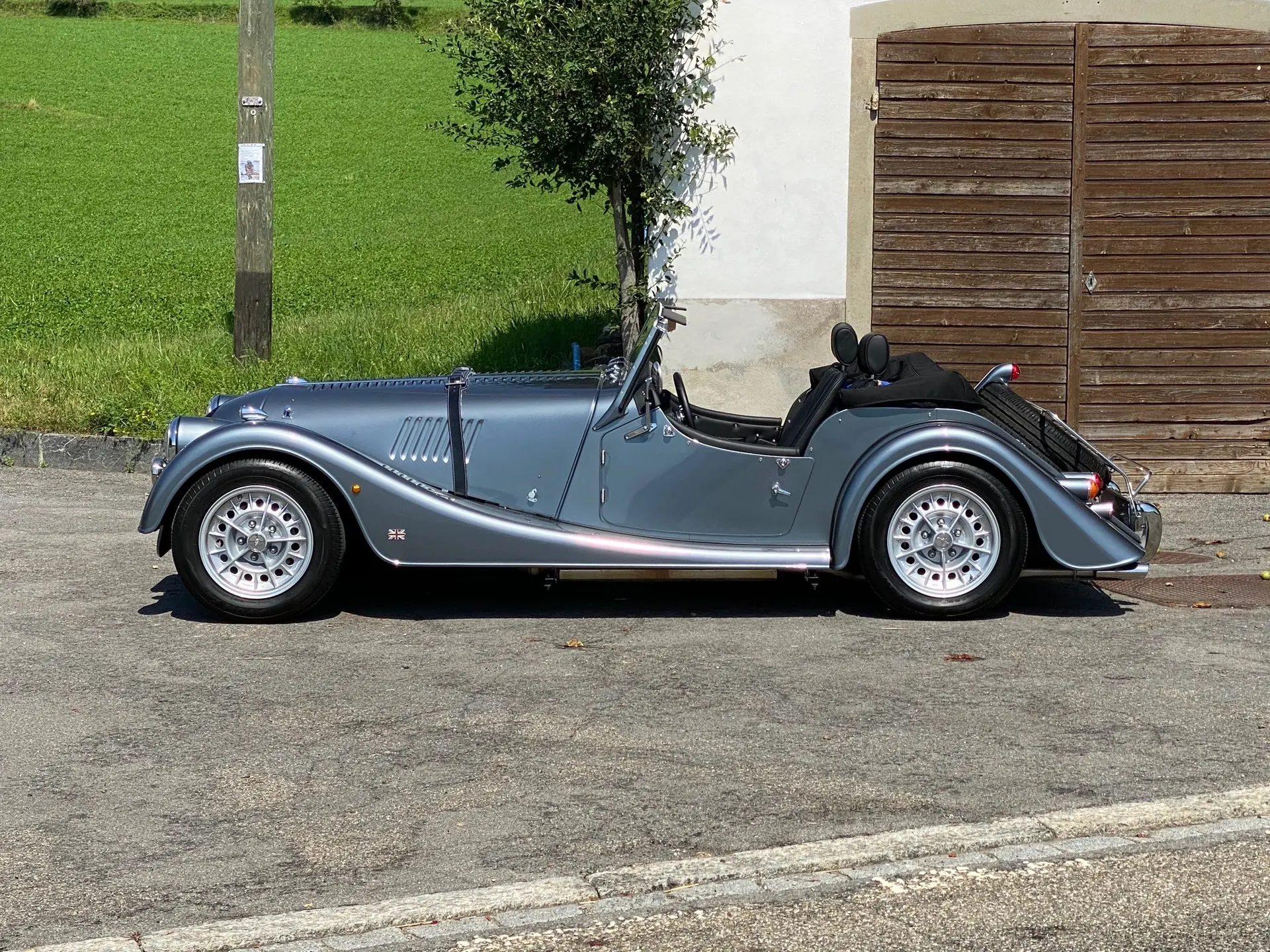 Morgan Roadster V6 3.7L 286 PS — Roadster britannique mythique, quasi neuf, 3'700 km seulement — vue extérieure