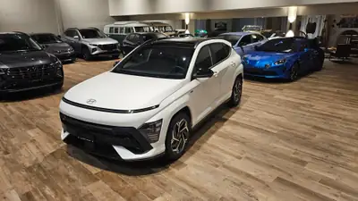 Hyundai Kona 1.6 T-GDi N Line 4WD — SUV compact sportif avec toit panoramique — côté