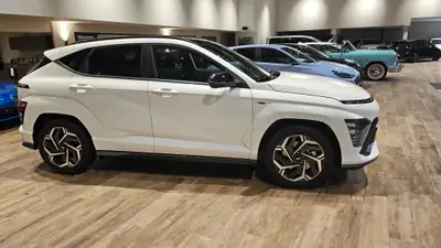 Hyundai Kona 1.6 T-GDi N Line 4WD — SUV compact sportif avec toit panoramique — Miniature 7