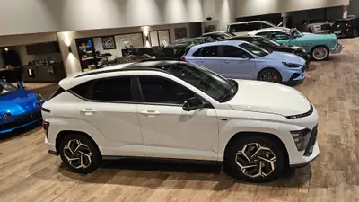 Hyundai Kona 1.6 T-GDi N Line 4WD — SUV compact sportif avec toit panoramique — Miniature 8