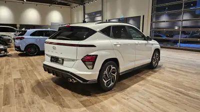 Hyundai Kona 1.6 T-GDi N Line 4WD — SUV compact sportif avec toit panoramique — Miniature 9