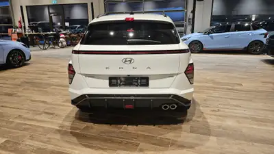 Hyundai Kona 1.6 T-GDi N Line 4WD — SUV compact sportif avec toit panoramique — Miniature 11