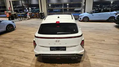 Hyundai Kona 1.6 T-GDi N Line 4WD — SUV compact sportif avec toit panoramique — Miniature 12