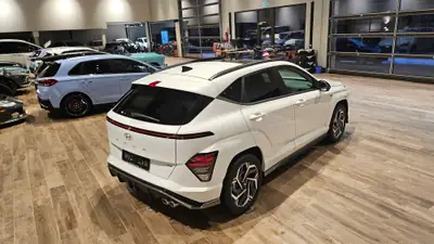 Hyundai Kona 1.6 T-GDi N Line 4WD — SUV compact sportif avec toit panoramique — Miniature 10
