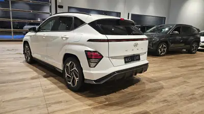 Hyundai Kona 1.6 T-GDi N Line 4WD — SUV compact sportif avec toit panoramique — Miniature 13