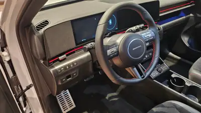 Hyundai Kona 1.6 T-GDi N Line 4WD — SUV compact sportif avec toit panoramique — Miniature 27