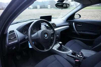 BMW 116d — Diesel économe, 255'000 km, équipement complet 8 pneus — dashboard