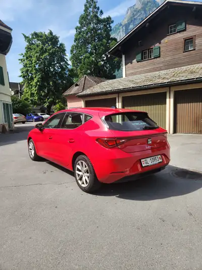 SEAT Leon 1.0 eTSI Style DSG — Berline hybride légère, 127 000 km, sans sinistre — rear view