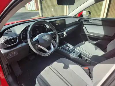 SEAT Leon 1.0 eTSI Style DSG — Berline hybride légère, 127 000 km, sans sinistre — interior