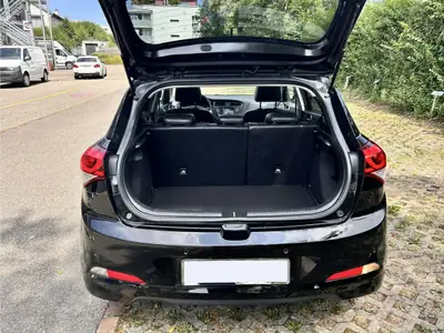 Hyundai i20 1.4 CRDi Vertex — Citadine économe avec toit panoramique — dashboard