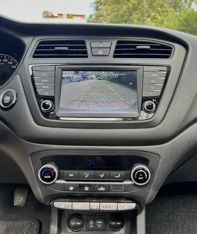 Hyundai i20 1.4 CRDi Vertex — Citadine économe avec toit panoramique — Thumbnail 7
