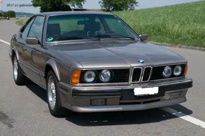 BMW 635 CSi E24 — Coupé sportif des années 80, 211 ch et histoire automobile — exterior view
