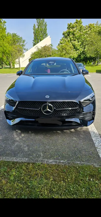 Mercedes-Benz Classe A 220 AMG Line Night Star 4MATIC — Berline sportive hybride légère, 18 000 km — Seitenansicht