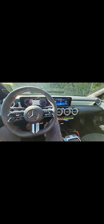 Mercedes-Benz Classe A 220 AMG Line Night Star 4MATIC — Berline sportive hybride légère, 18 000 km — Armaturenbrett