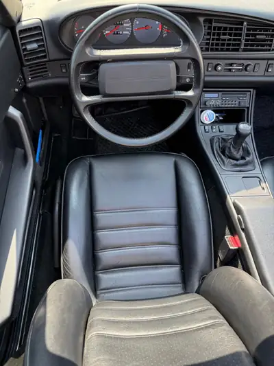 Porsche 944 S2 Cabrio 1991 — Roadster mythique, seulement 26 000 km — interni