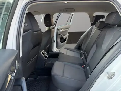 Skoda Octavia Combi 2.0 TDI 4×4 — Break robuste, transmission intégrale et consommation maîtrisée — Miniature 13