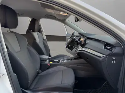 Skoda Octavia Combi 2.0 TDI 4×4 — Break robuste, transmission intégrale et consommation maîtrisée — Miniature 17
