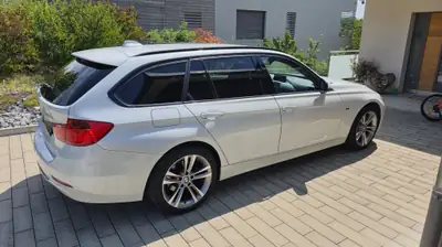 BMW 320d xDrive Touring — Diesel automatique, traction intégrale, break familial — arrière