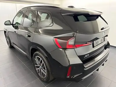 BMW X1 sDrive 18i M Sport 2025 — Dynamique urbain, faible kilométrage, garantie usine — côté
