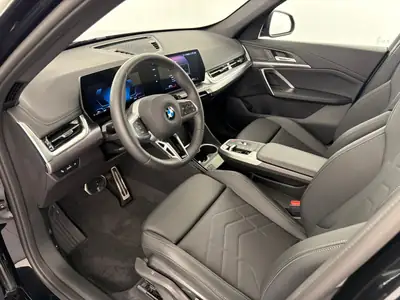 BMW X1 sDrive 18i M Sport 2025 — Dynamique urbain, faible kilométrage, garantie usine — tableau de bord