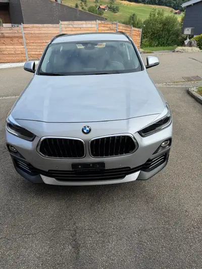 BMW X2 20i sDrive SDKG — SUV compact dynamique, frais du contrôle technique — exterior view