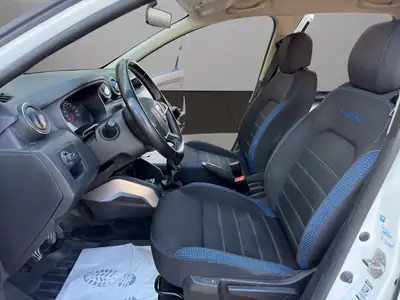 Dacia Duster TCe 130 Celebration 4x4 — SUV robuste 4x4, sièges chauffants, sans sinistre — Miniatur 9
