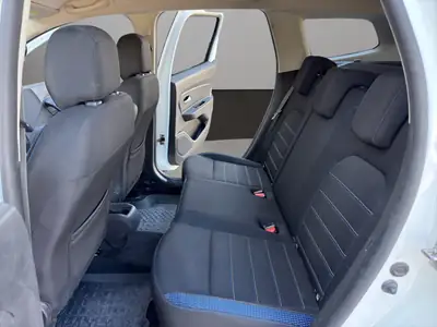 Dacia Duster TCe 130 Celebration 4x4 — SUV robuste 4x4, sièges chauffants, sans sinistre — Miniatur 13