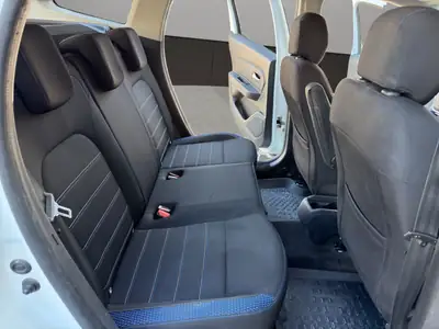 Dacia Duster TCe 130 Celebration 4x4 — SUV robuste 4x4, sièges chauffants, sans sinistre — Miniatur 18