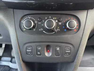 Dacia Logan MCV Stepway 2019 — Monospace pratique, économe et bien équipé — Miniature 16