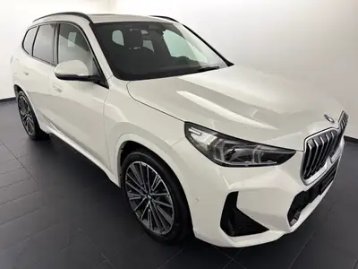 BMW X1 xDrive 20d 48V M Sport — SUV compact premium diesel hybride, première main — intérieur