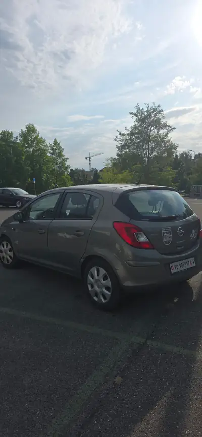 Opel Corsa 1.4i 16V Color Edition — Citadine fiable et économique, 145'000 km — rear view