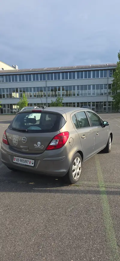Opel Corsa 1.4i 16V Color Edition — Citadine fiable et économique, 145'000 km — dashboard