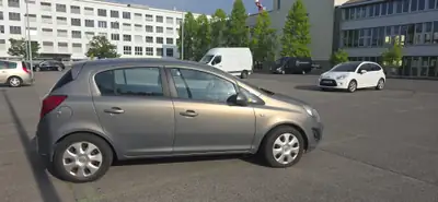 Opel Corsa 1.4i 16V Color Edition — Citadine fiable et économique, 145'000 km — detail