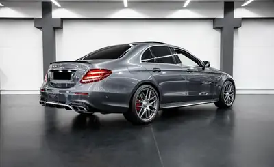 Mercedes-Benz E 63 S AMG 4matic+ — Berline haute performance 612 ch, kilométrage modéré — rear view