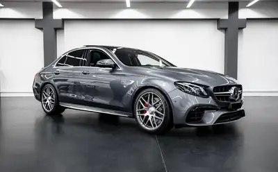 Mercedes-Benz E 63 S AMG 4matic+ — Berline haute performance 612 ch, kilométrage modéré — side view