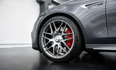 Mercedes-Benz E 63 S AMG 4matic+ — Berline haute performance 612 ch, kilométrage modéré — detail