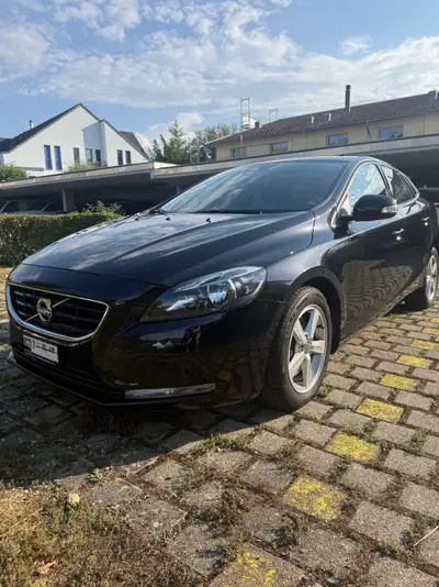 Volvo V40 Diesel 150 ch — Berline compacte fiable, entretien régulier — exterior view